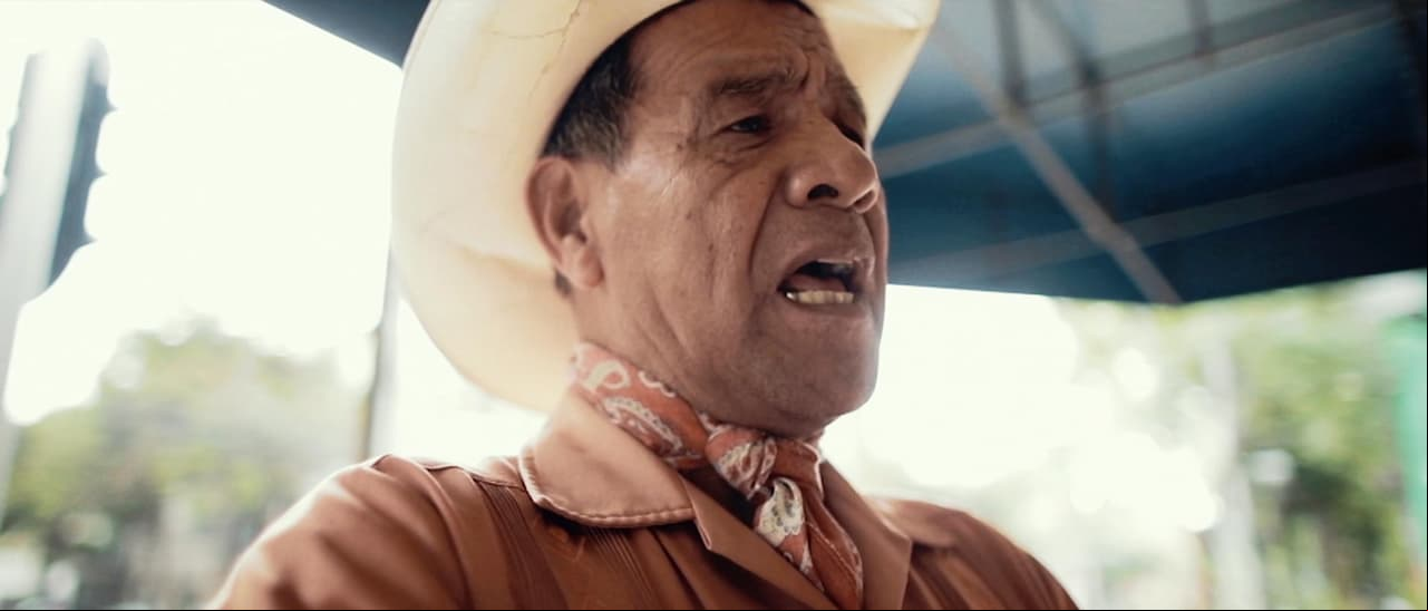 Rodolfo alegra las calles de la Ciudad con su huapango