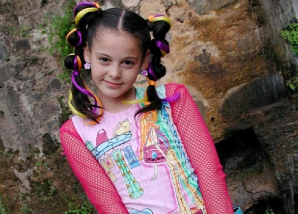 Allisson Lozz hizo su debut en el reality infantil Código F.A.M.A. en donde tuvo una participación destacada, por lo que llegó a protagonizar melodramas, como: ‘Alegrijes y Rebujos’, ‘Misión SOS’, ‘Al diablo con los guapos’ y ‘En nombre del amor’.