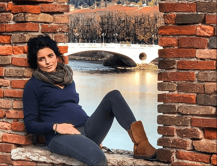 Aislinn Derbez anunció su embarazo en septiembre, fecha desde la que muestra cómo crece su pancita. Foto: Instagram