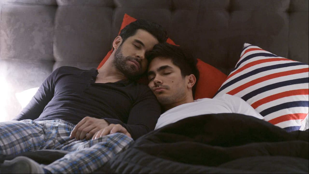 ¿Qué haces con tu amigo en la cama?