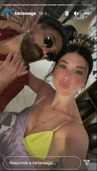 Karla LaveagaLa novia de Alejandro Fernández subió una historia en Instagram donde se aprecia que recibió en año con “El Potrillo”.