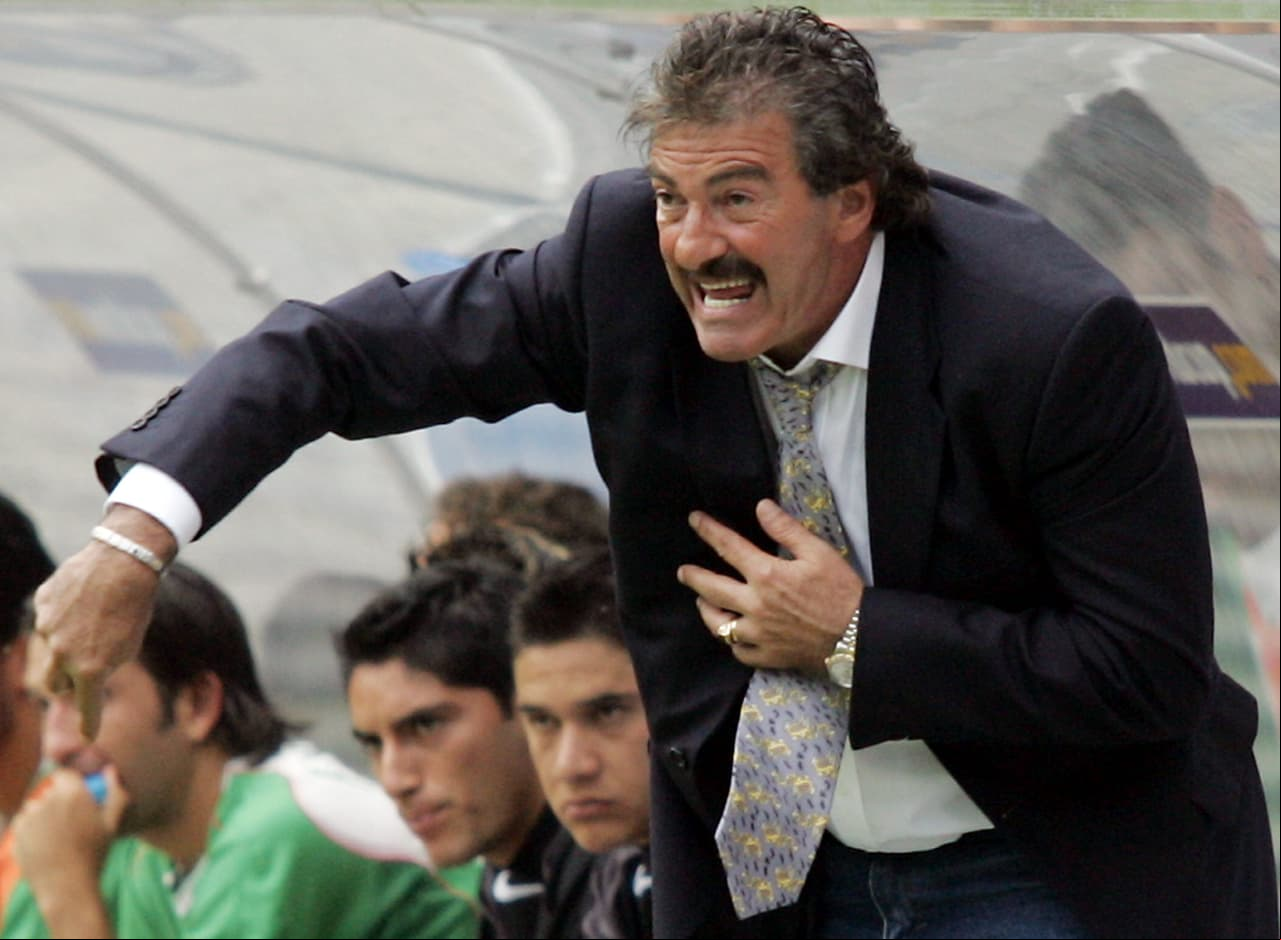 Fussball, FIFA Confederations Cup, Spiel um Platz 3, Deutschland - Mexiko, Mittwoch (29.06.05), Zentralstadion Leipzig: Mexikos Trainer Ricardo La Volpe. Foto: Patrik Stollarz/ddp