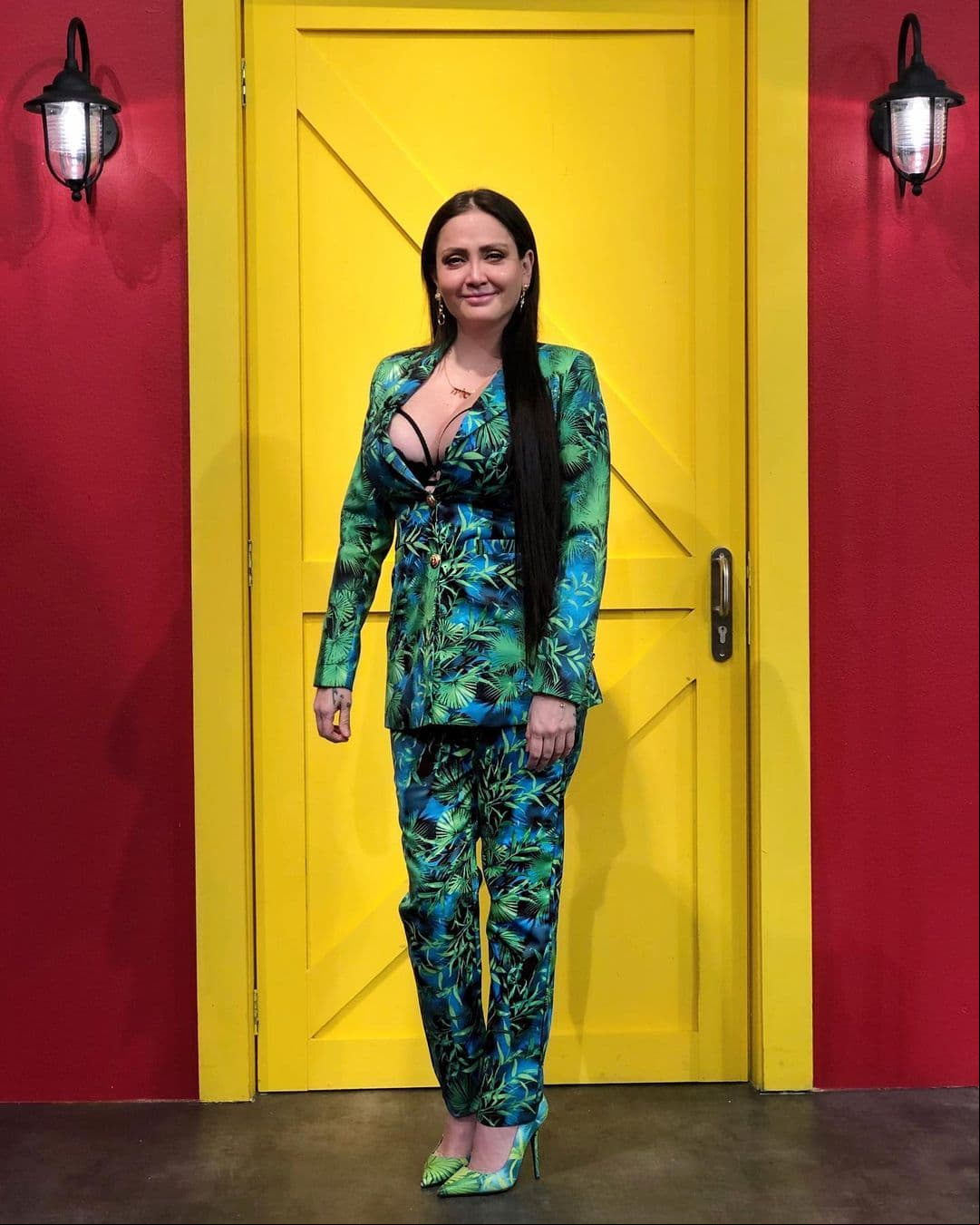 Celia Lora se viste de rosa y crea tendencia con Dorismar