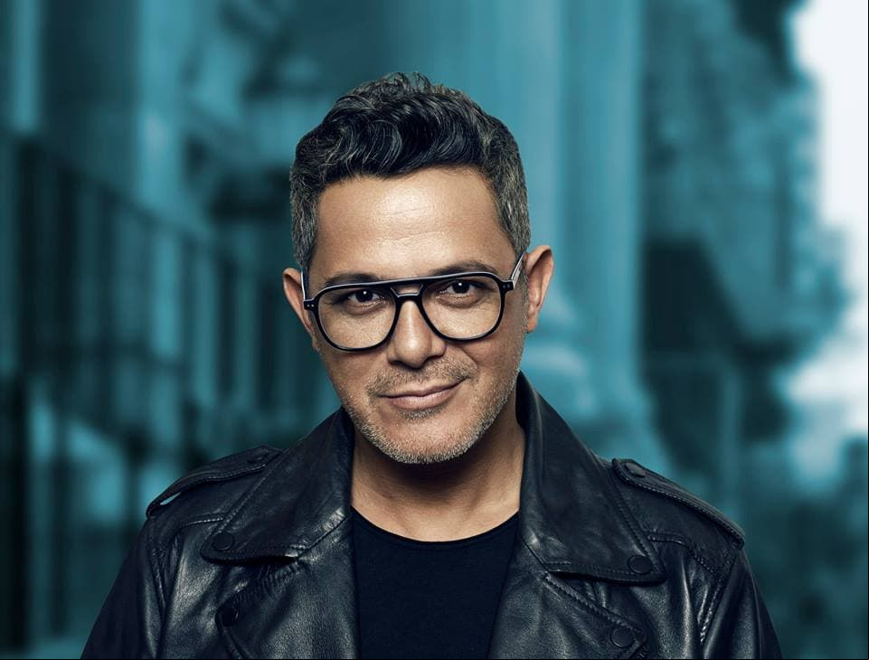 Alejandro Sanz protagoniza momento de película en la graduación de su hija