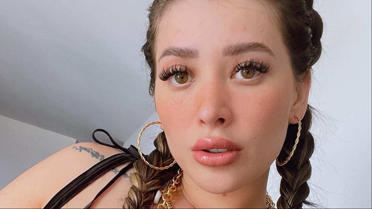 Brenda Zambrano, sin tapujos, exhibe fuerte tratamiento para pegar la piel del vientre