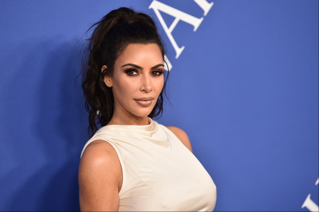 El secreto de las larguísimas pestañas de Kim Kardashian