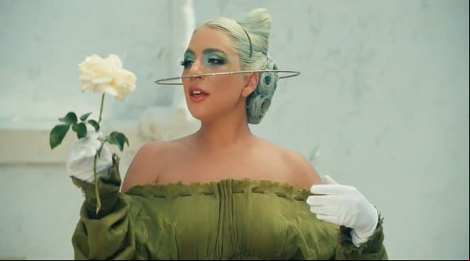 Lady Gaga estrena canción y fans de La Rosa de Guadalupe aseguran que hace referencia al programa