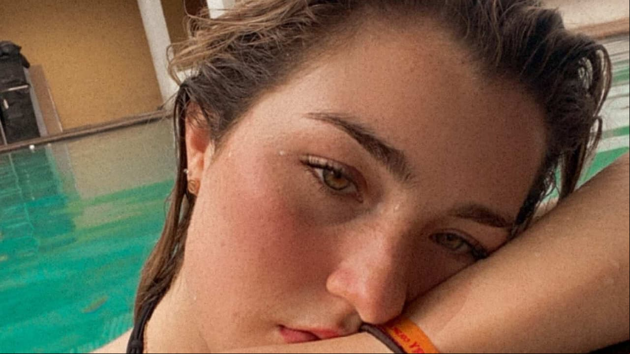 Melenie Carmona deja sin palabras al aparecer en traje de baño y exhibir diminuta cintura