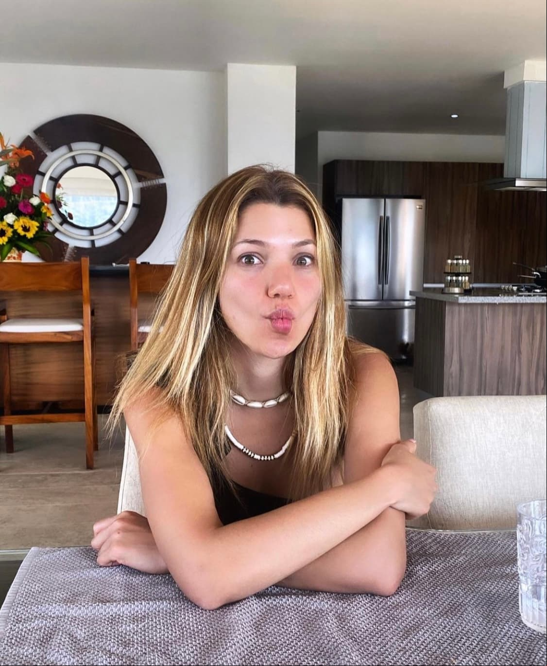 De acuerdo con su cuenta de Instagram, donde tiene más de 11 mil seguidores, Valero es de origen venezolano, pero radica en México.