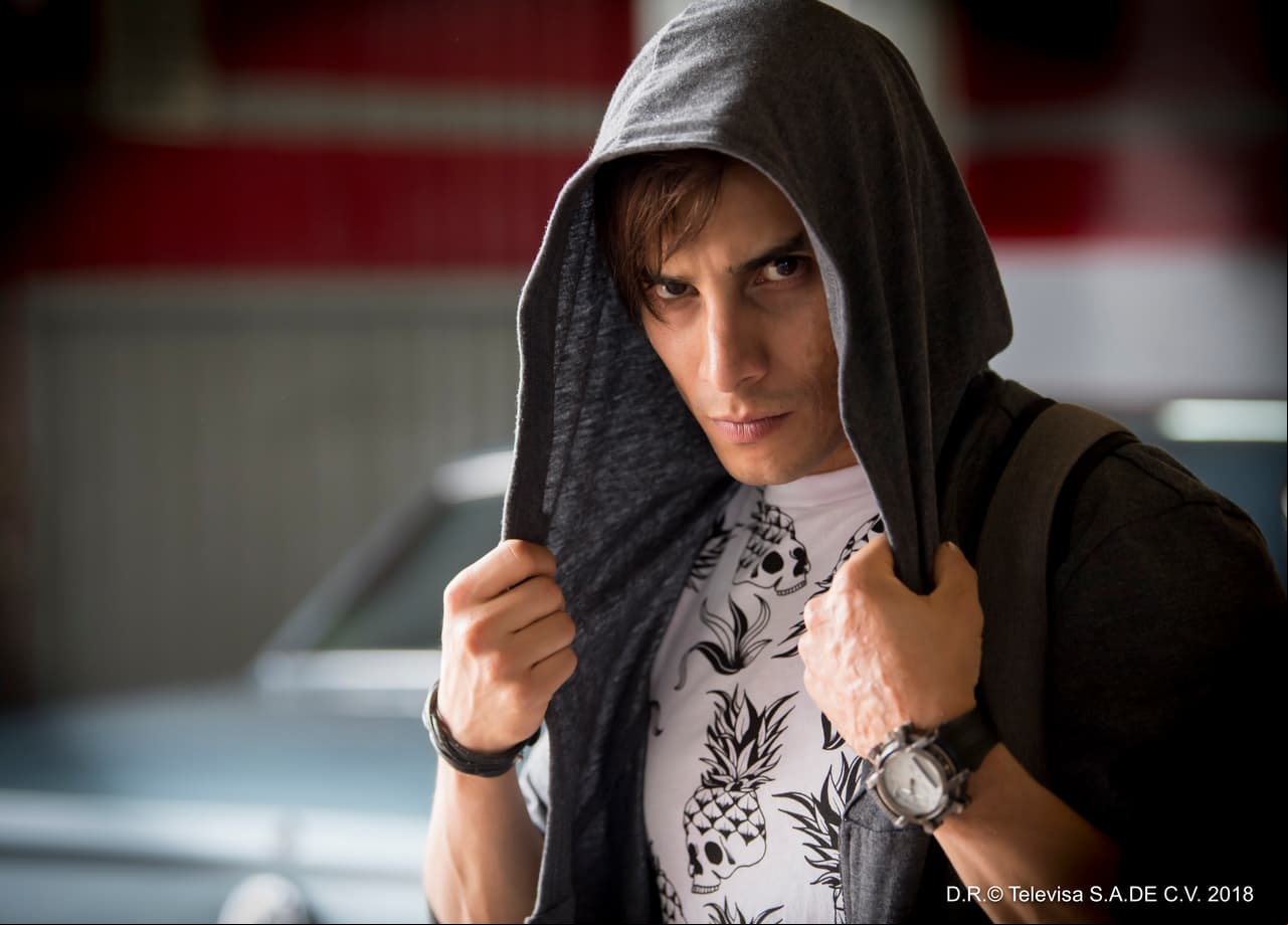 Álex Perea recuerda cómo encontró el amor en el set de Sin Miedo a la Verdad