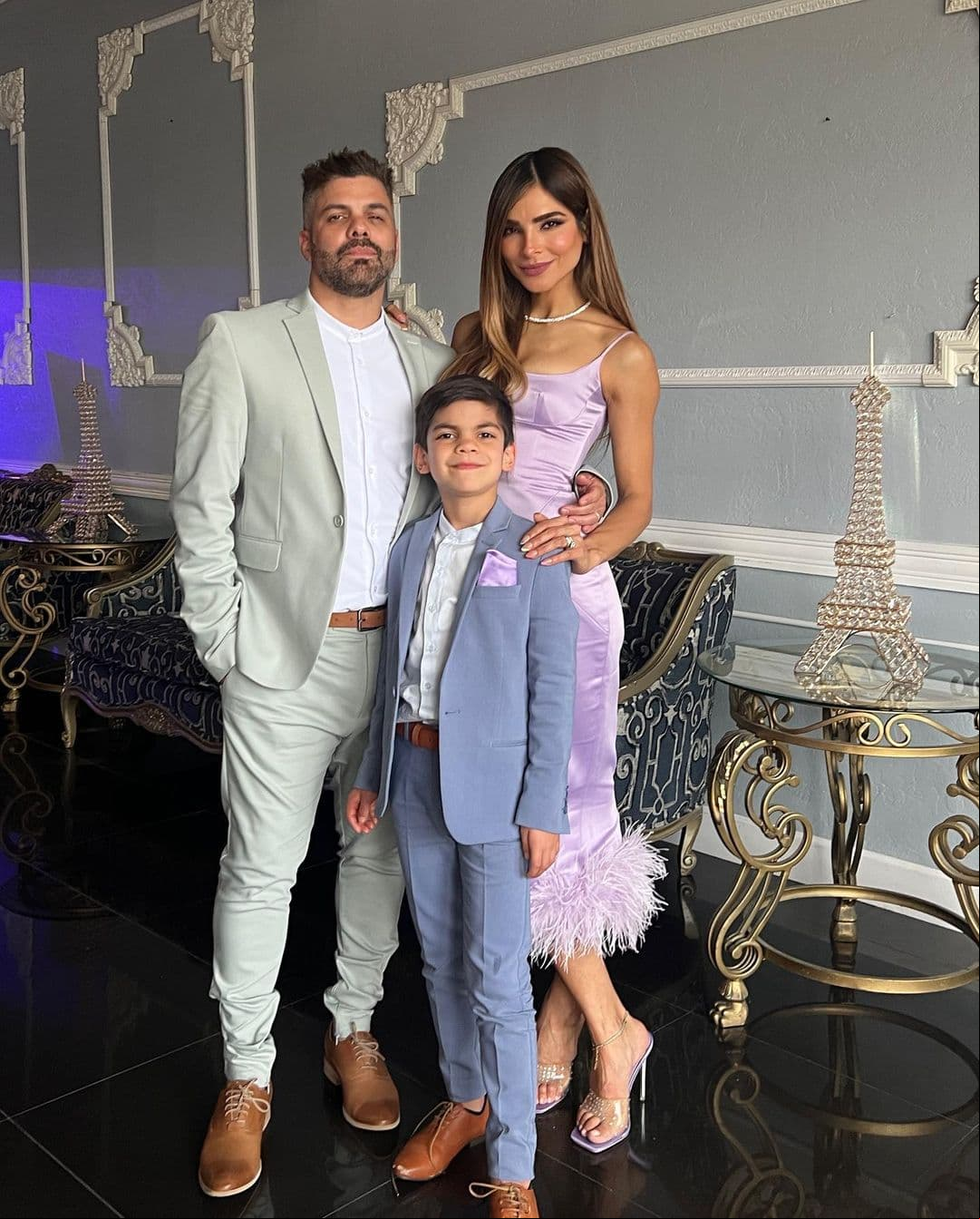 Alejandra Espinoza con su esposo Aníbal y su hijo Matteo