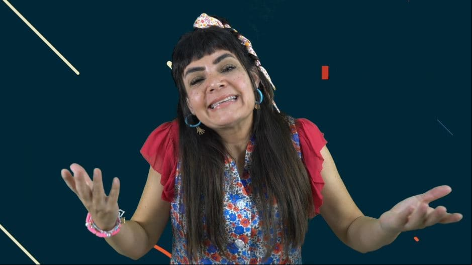 La comediante Lorena de la Garza es 'Claudia', la empleada doméstica.