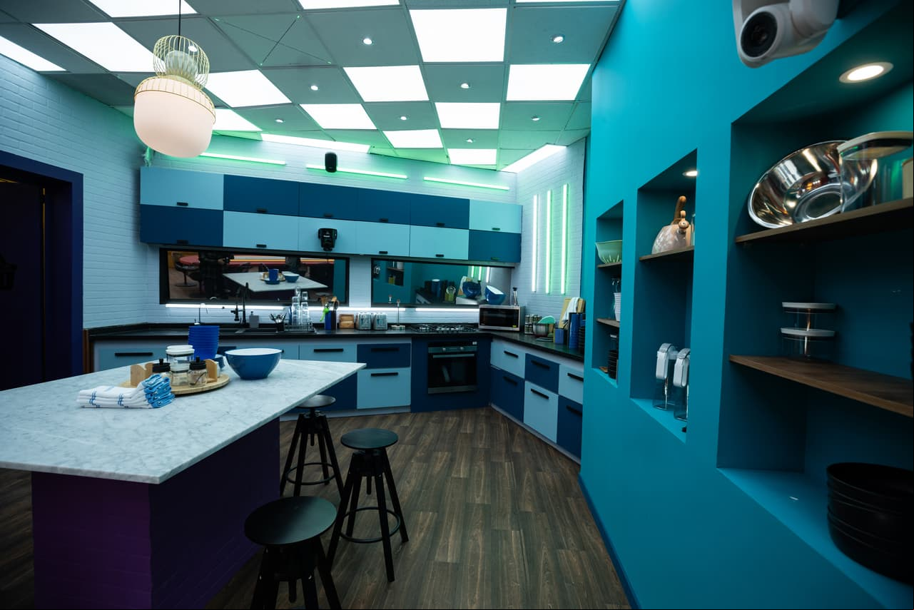La cocina luce diferente. Aquí es donde cocinarán y se desatarán algunos chismes.