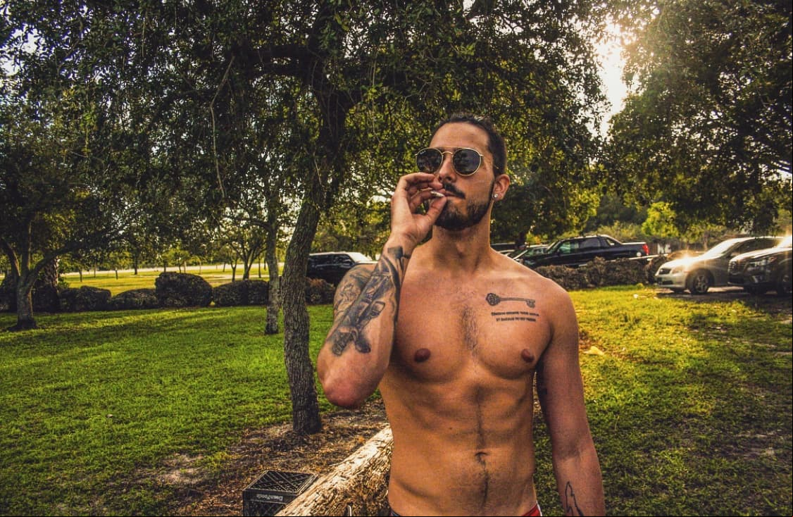Al igual que su madre, Mauro posee una escultural figura que mantiene gracias a exhaustivas rutinas de ejercicio.