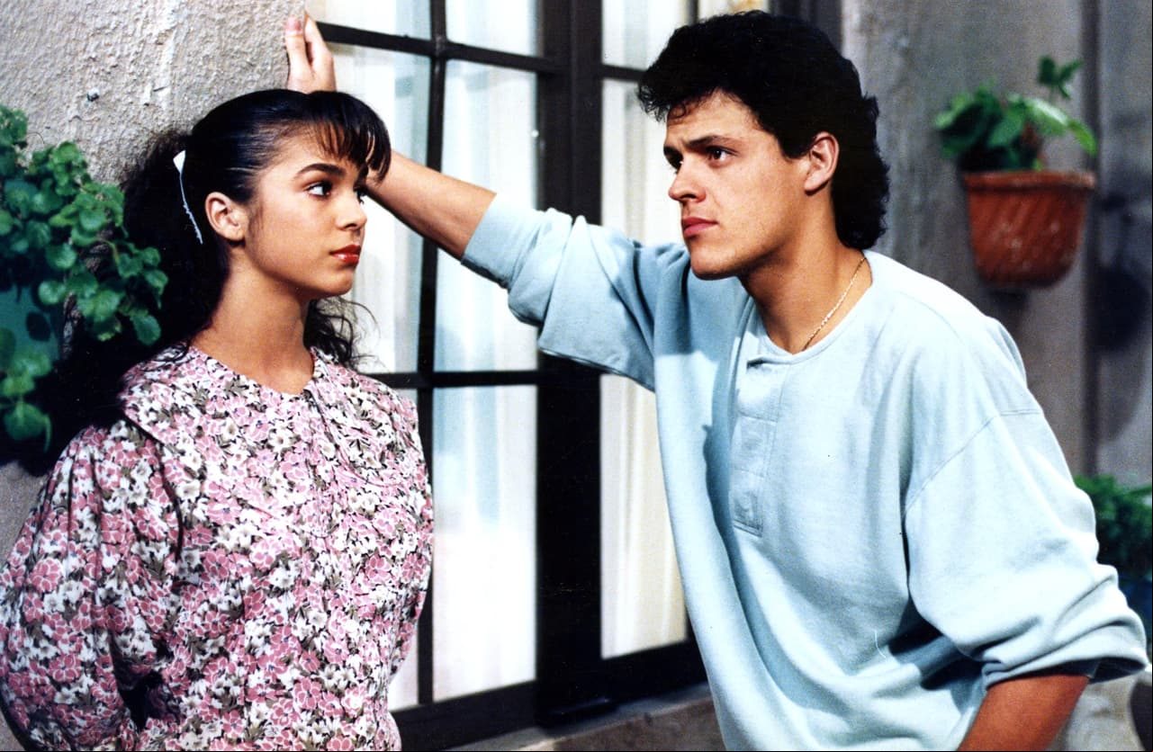 Así como múltiples telenovelas entre las que destacan ‘Juana Iris’, ‘Alcanzar una estrella II’, ‘Buscando el paraíso’, ‘Hasta que del dinero nos separe’, ‘Cachito de cielo’ y ‘Hasta el fin del mundo’, siento esta su último melodrama, pues desde ahí prefirió enfocarse en su carrera como cantante.
