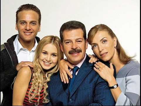 'Piel de otoño' fue una telenovela producida por MaPat López para Televisa en 2005. La historia fue protagonizada por Laura Flores, Sergio Goyri y René Strickler, entre otros. A continuación, te mostramos cómo luce el elenco a más de 15 años de su estreno.