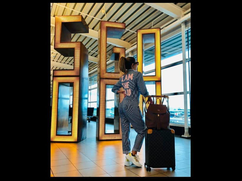 A través de las redes sociales, la estrella de las telenovelas ha documentado su viaje desde el pasado fin de semana, que se dejó ver en el aeropuerto de Ámsterdam.