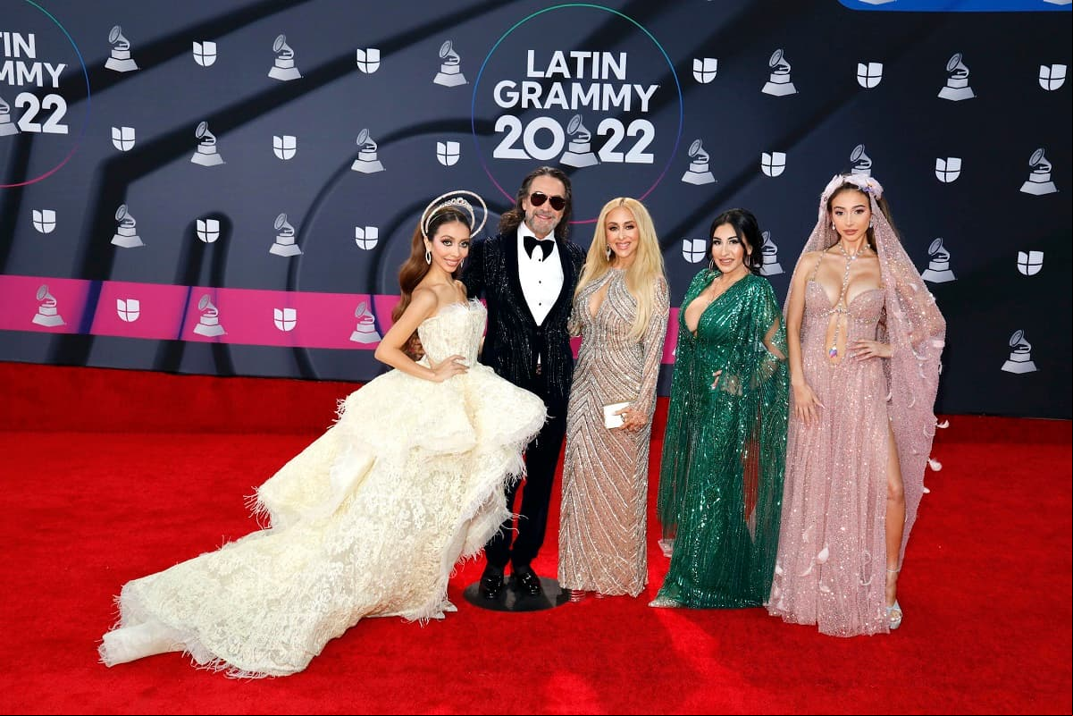 Marco Antonio Solís y su familia.