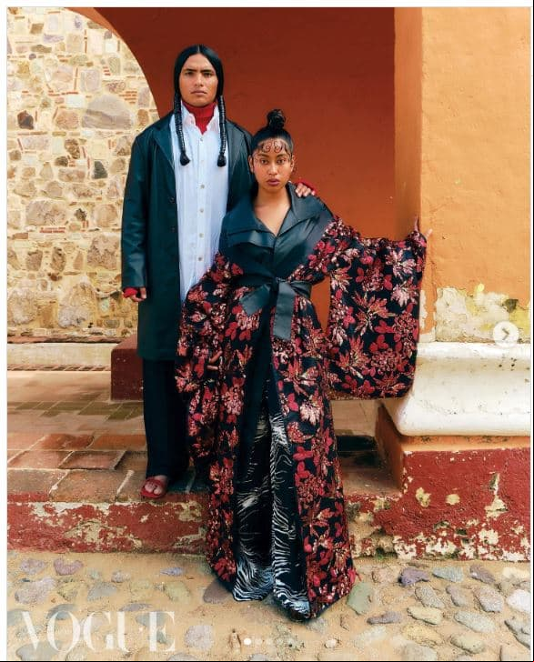 Modelo indígena posa para 'Vogue'