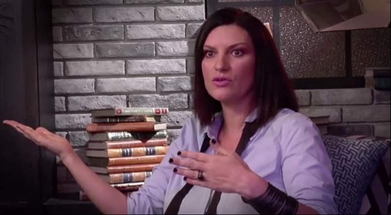 LauraPausini revela cómo era su carrera sin Internet