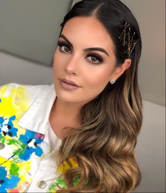 En agosto de 2018, Ximena Navarrete anunció a través de su cuenta de Instagram que ella y su marido Juan Carlos Valladares perdieron el bebé de 15 semanas que esperaban.