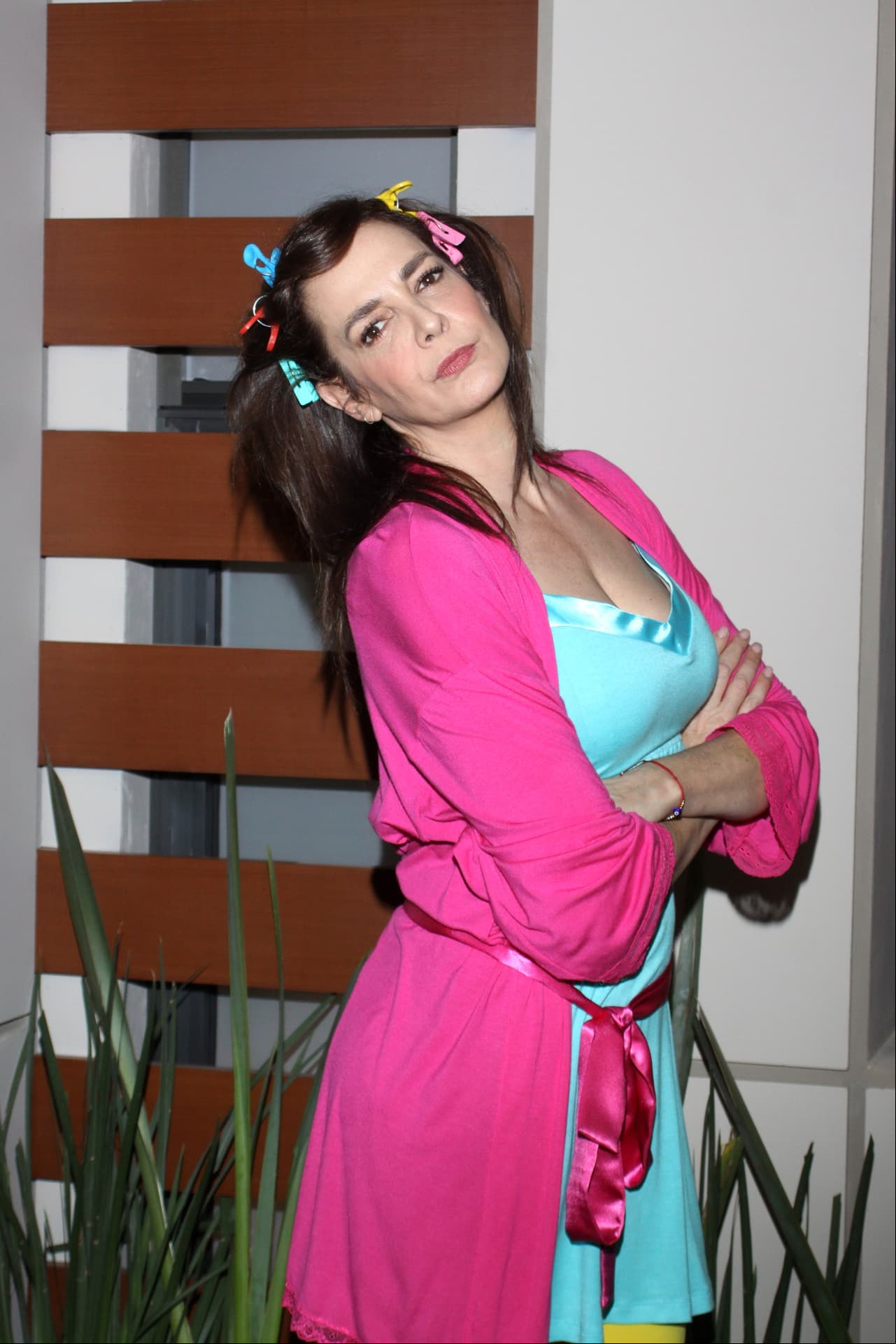 “¡Yo no soy dramática!” es la popular frase que caracteriza a la “Tía Licha” dentro de la exitosa serie de comedia Una Familia de Diez, que se transmite los domingos por Las Estrellas. Detrás de este famoso personaje se encuentra María Fernanda García, un actriz muy completa con 25 años de carrera en los que ha demostrado que domina todos los géneros dentro de la actuación.