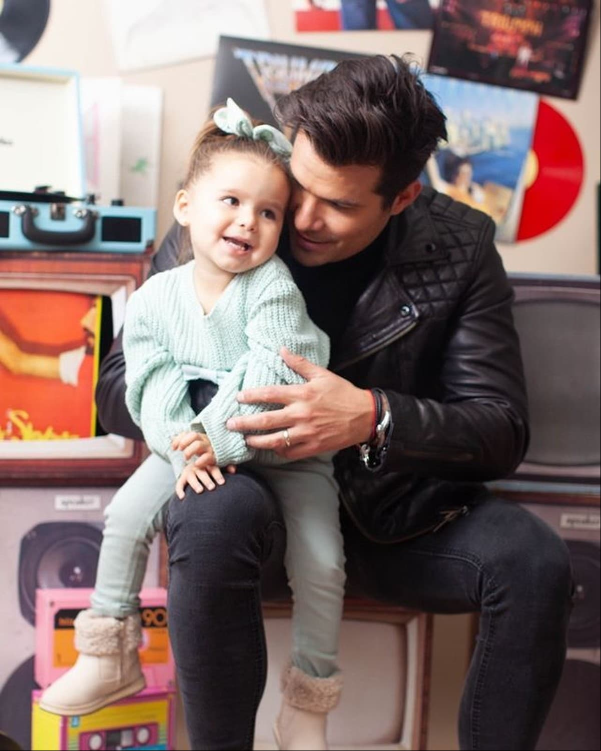 Desde entonces, la primogénita del protagonista de ‘Contigo sí’ no ha dejado de llamar la atención, pues su parecido físico con su abuelo es indudable. Incluso, el mismo Brandon ha señalado, en más de una ocasión, que Alessia es idéntica a su famoso papá.