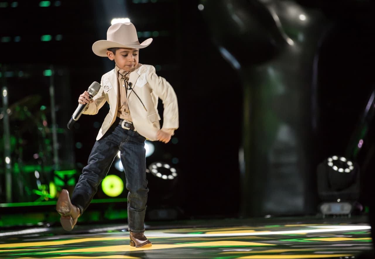 Tal y como se lo enseñó su coach, Moisés puso a todos a bailar con sus originales pasos de baile. Tanto Yuri como Carlos no dudaron en aplicar “El taconazo”.