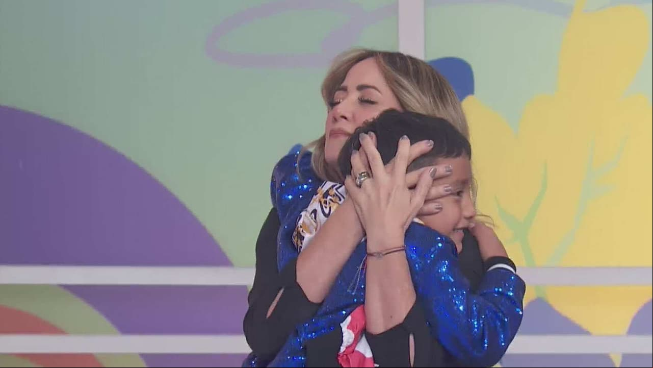 Andrea Legarreta se deshace de ternura por Julio en Los Chiquillos de Hoy y corre a abrazarlo