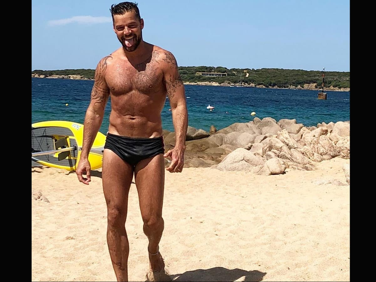 Ricky Martin disfrutó de la playa de Miami en varias ocasiones donde no perdió la oportunidad de postear el cuerpo que ha trabajado desde hace casi 20 años.