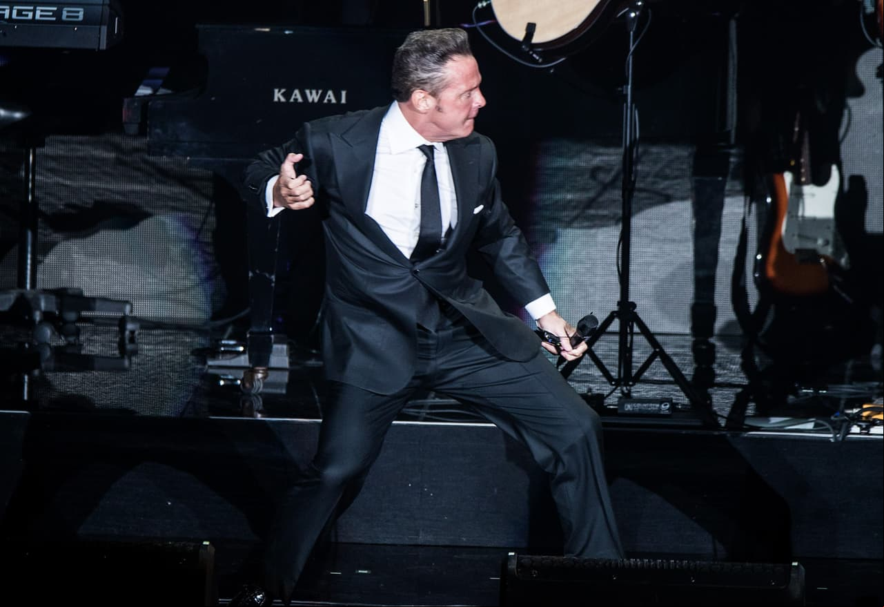 La energía se le contagió a Luismi en un instante. De inmediato empezó a bailar con su estilo característico: patadas y 'karatazos' a diestra y siniestra
