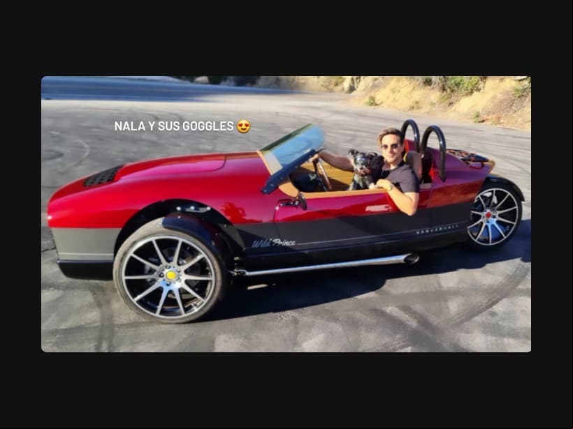 Vadhir Derbez impresiona con su flamante auto deportivo clásico.