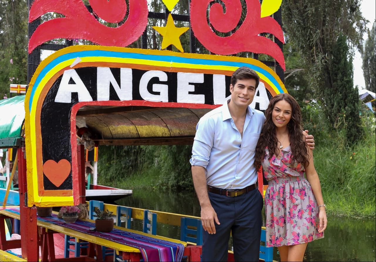 En 'Contigo Sí', Danilo Carrera y Alejandra Robles Gil grabaron una escena de la telenovela en la que 'Álvaro' lleva a 'Ángela' a Xochimilco para pasar una tarde juntos y demostrarle lo mucho que la ama.