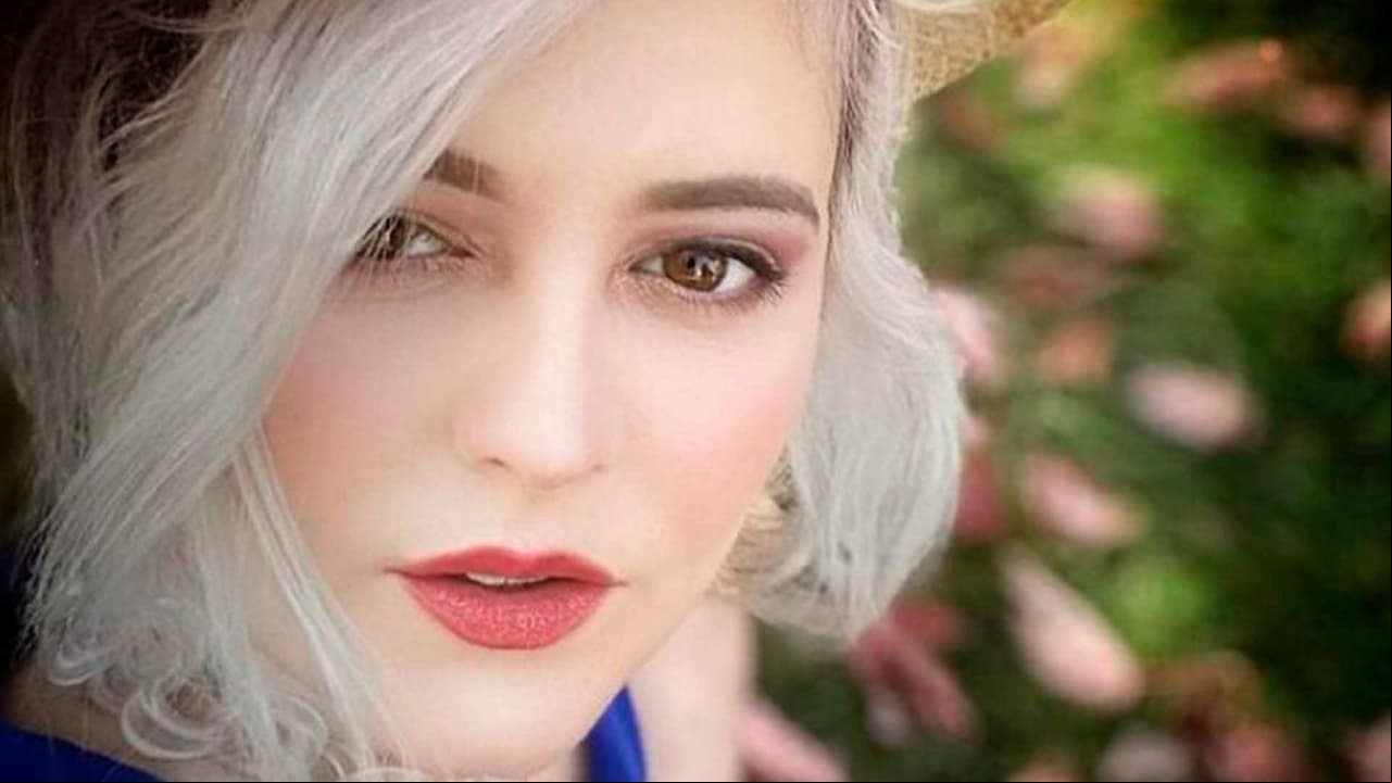 Ni rubia ni morena, Allisson Lozz sorprende con radical cambio de look y le llueven piropos