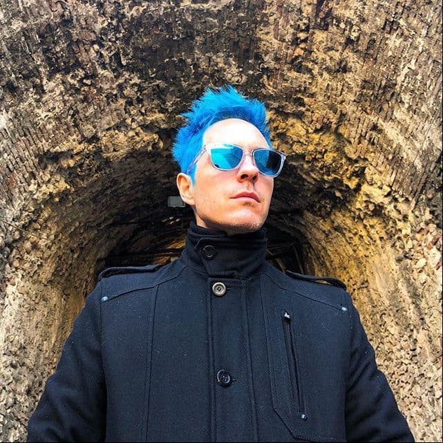 Mauricio Ohmann aparece con e azul en la película Ya veremos.