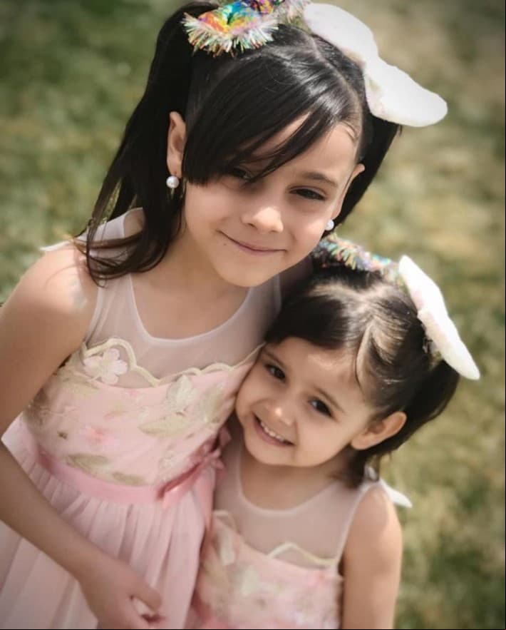 “Es tu versión mini”, “Es idéntica a ti”, “London es igualita a ti”, “Qué belleza de niña”, “No podría ser más bonita, es idéntica a ti Allisson”, son algunos de los comentarios que recibe la menor.
