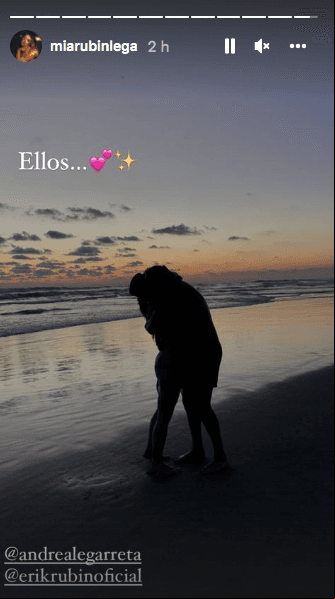 Mía RubínLa joven le dedicó una historia de Instagran a sus padres quienes demuestran el amor que se tienen al aparecer en la playa abrazados.
