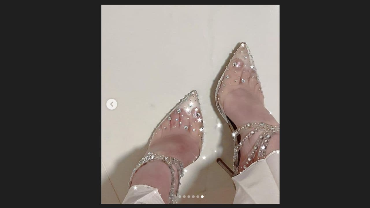 Thalía mostró una zapatillas con transparencias