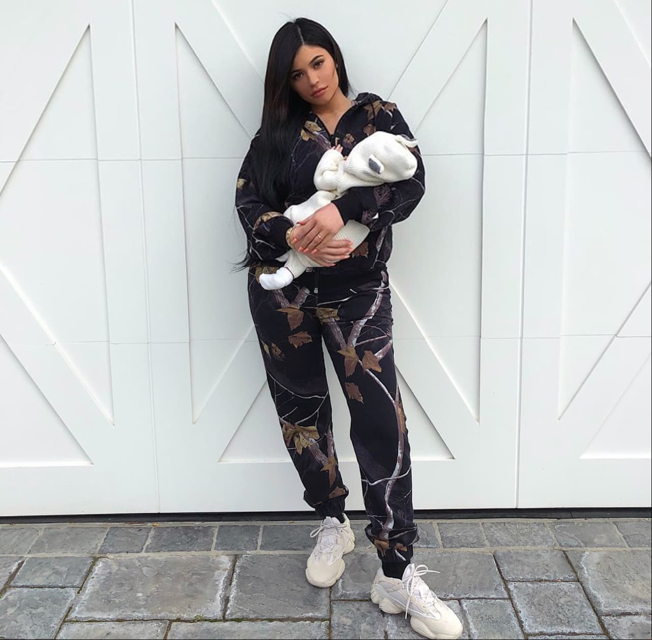 Kylie Jenner muestra el rostro de su hija en Instagram