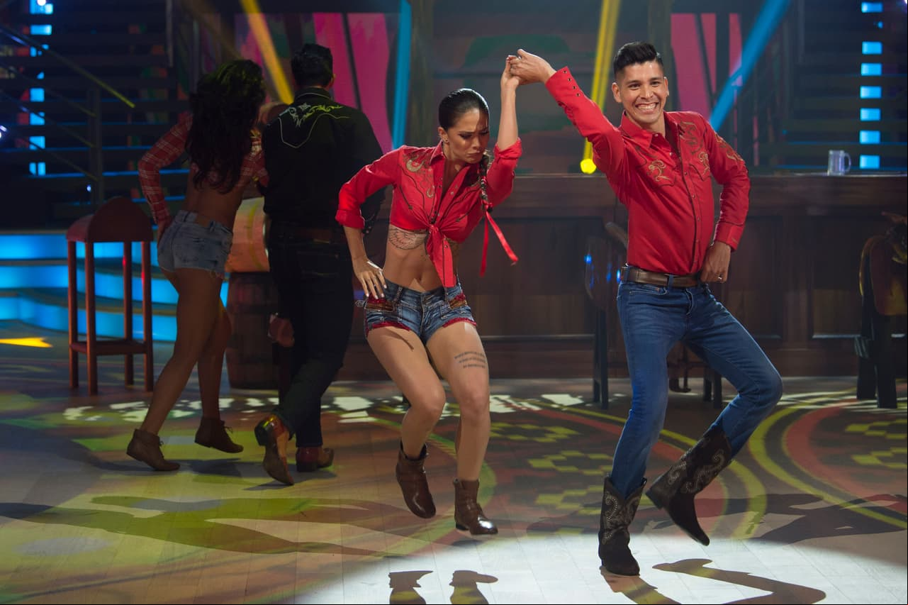 La suerte decidió que Greeicy Rendón comenzara el primer duelo al ritmo de quebradita, así bailó "La frontera"
