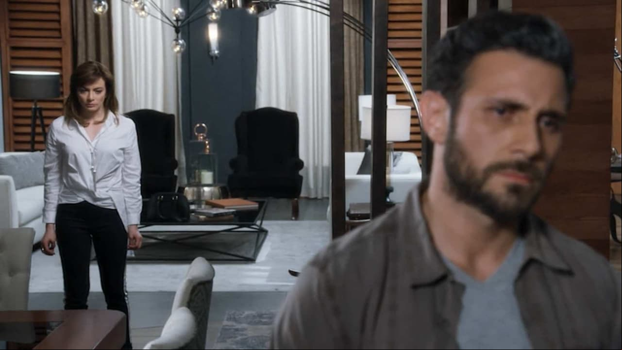 Raquel y Santiago leen mensajes que confirman la infidelidad de sus parejas