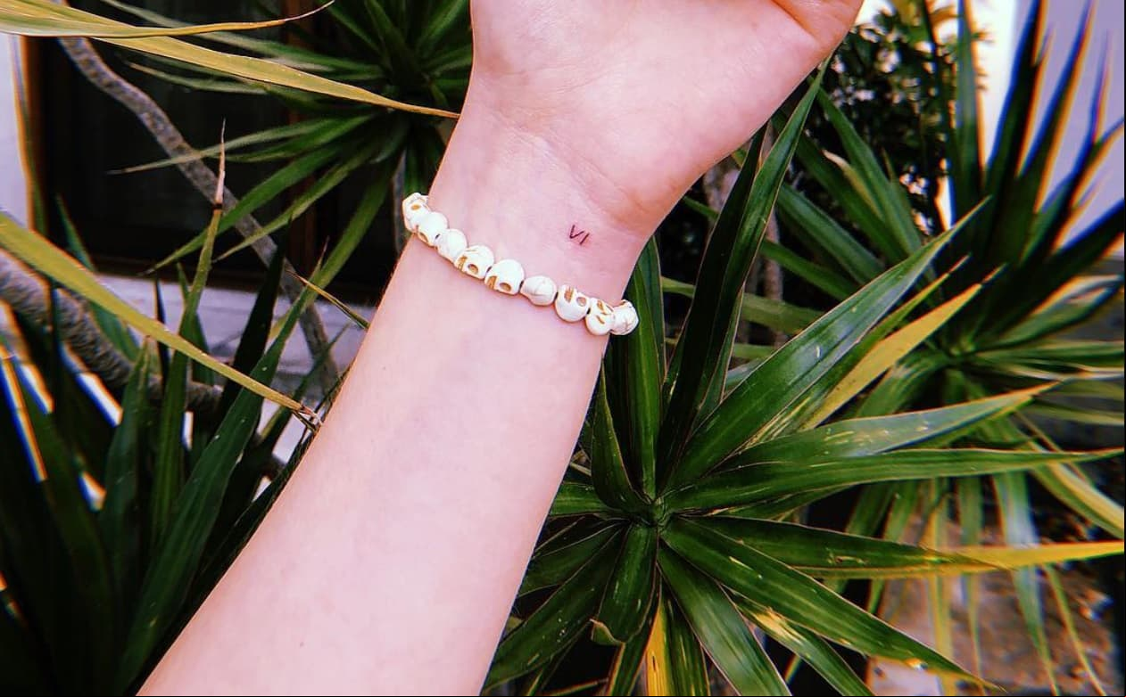 ¿Qué son los tatuajes miniatura y por qué generan controversia?