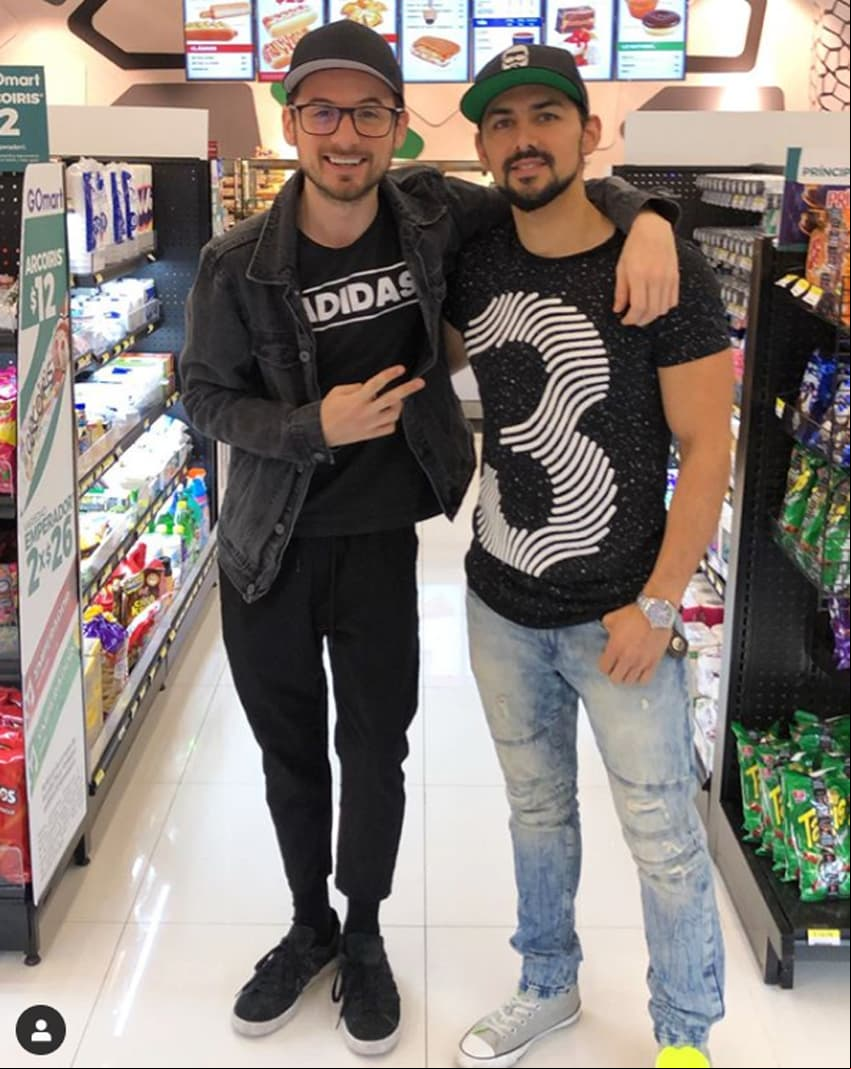 El pasado 24 de febrero, Miguel se convirtió en tendencia en redes sociales tras publicar en Instagram una fotografía con Jesús Zavala, quien fuera su compañero en ‘Alegrijes y Rebujos’. “’El Chaneque’ y ‘El Alcachofa’. Siempre nos preguntas que si seguimos siendo amigos, quiero decirles que este señor ‘si ya estamos viejos’ jajaajaj, es de esos amigos que son para siempre”, expresó.