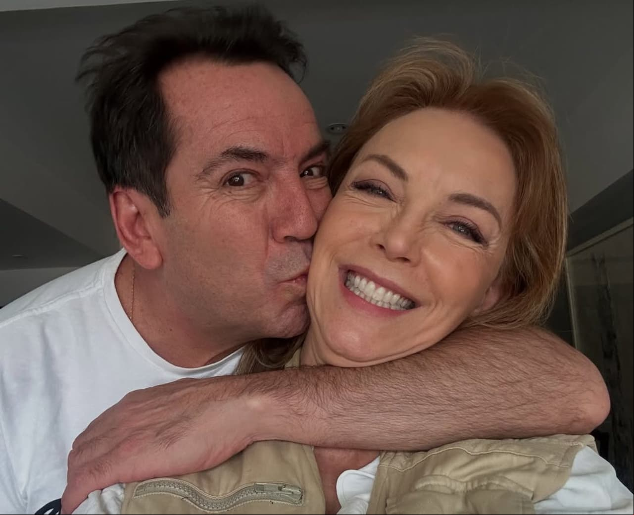 Laura Flores se pone el chaleco de guerra de Lalo Salazar y termina con los rumores de rompimiento