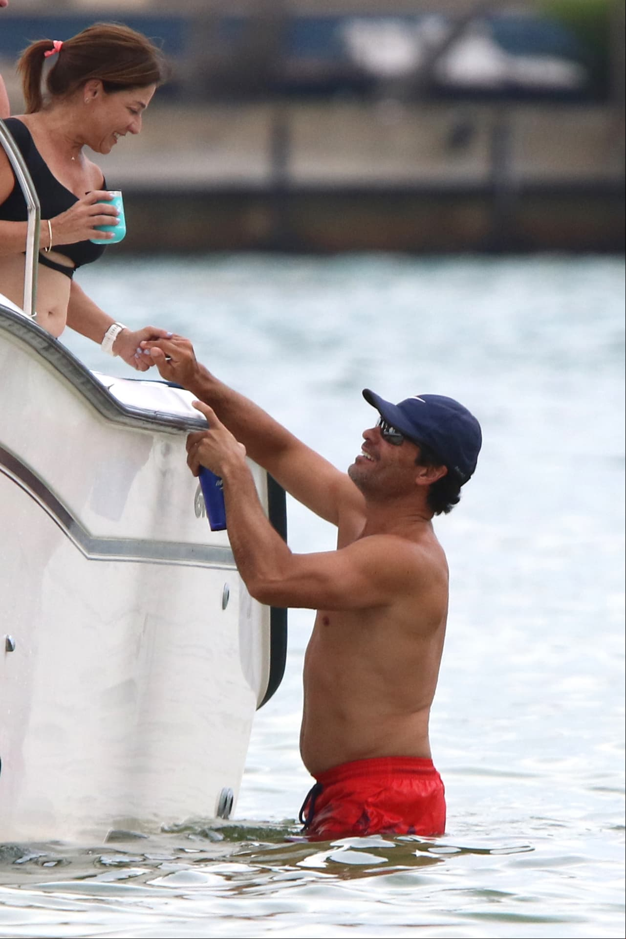 Disfrutó del buen clima en las playas de Miami, donde lució una peculiar panza