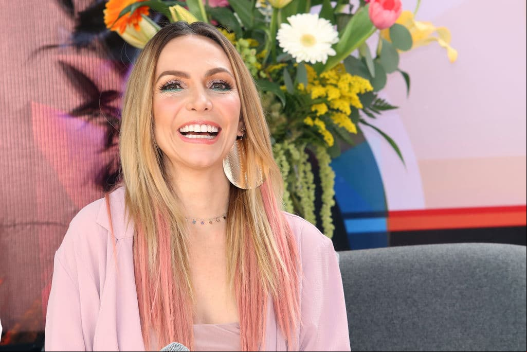 Erika Zaba presume la ropa que compró en el tianguis y confiesa: “Me gustó todo”