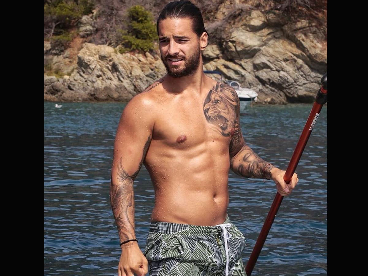 Los casi 40 millones de fans que tiene Maluma en Instagram se percataron que al coach de La Voz… México le encanta aparecer sin playera tanto en sus videos como en imágenes.