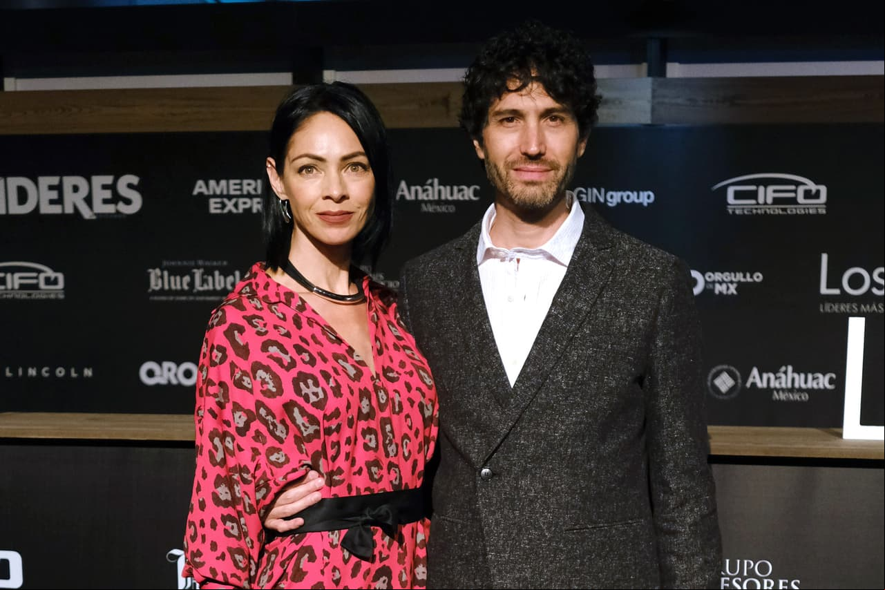 Los temas de un matrimonio solo le incumben a dos, y esto lo demostraron Benny Ibarra y Celina del Villar cuando en el 2018 aclararon los supuestos rumores de infidelidad por parte del exTimbiriche. En un comunicado de prensa, el actor y cantante desmintió: “Hoy salió a la luz una noticia que afecta a nuestro matrimonio y a nuestra familia. Hace un tiempo, Celina y yo decidimos separarnos temporalmente; durante nuestra separación yo, Benny, sostuve una relación con otra persona”.
<br>
<br>A pesar de los malos tragos dentro de su matrimonio, e incluso el problema mediático que ambos enfrentaron hace dos años, Celina y Benny siguen unidos luego de 32 años de relación.