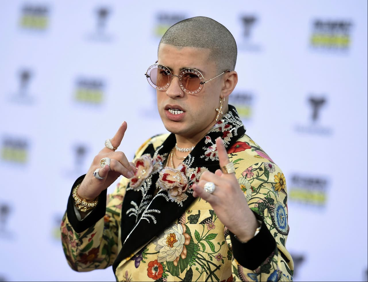 Bad Bunny estalla porque no quisieron pintarle las uñas
