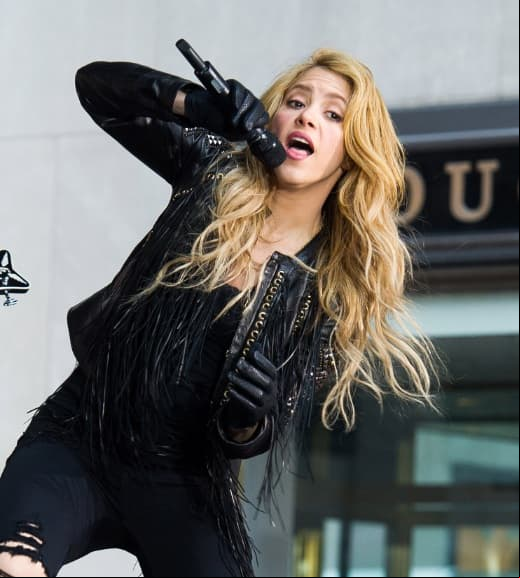 Shakira ofrece concierto a sus fans